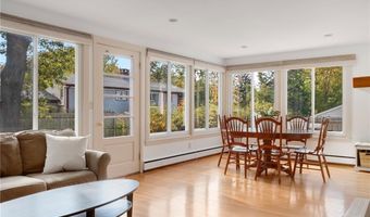 6 Conway Dr, Barrington, RI 02806