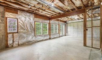 12 Logans Way, Danbury, CT 06811