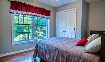 45 Pocono Ln 4, Danbury, CT 06810