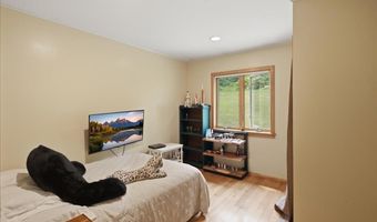 405 Old W Rd, Arlington, VT 05250