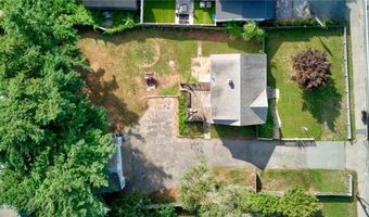 2540 W Shore Rd, Warwick, RI 02889