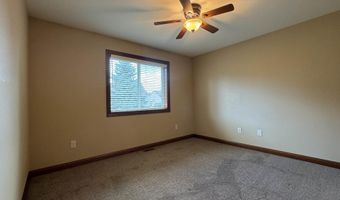 1130 Indian Hills Rd, Brookings, SD 57006