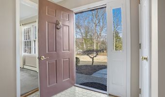 10 Tanglewood Dr, Danbury, CT 06811