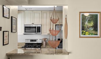 5611 FRANCONIA Rd 103, Alexandria, VA 22310