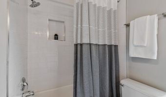9908 KENTSDALE Dr, Potomac, MD 20854