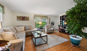 135 Liberty St 135, Clinton, CT 06413