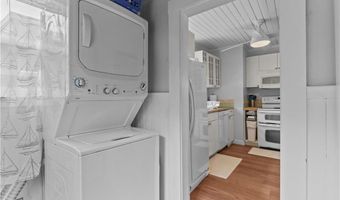 17 Warren Ave 17, Middletown, RI 02842