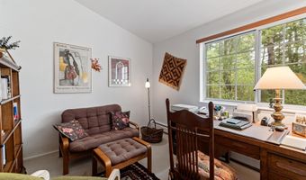 26 Lake Forest Dr, Burlington, VT 05401