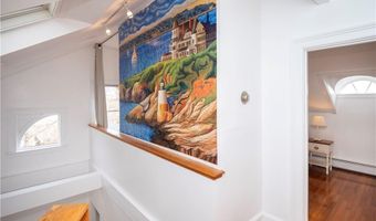 1 Oakwood Ter 7, Newport, RI 02840