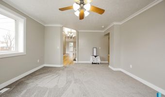 111 N 6th St, Beresford, SD 57004