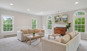 1805 ARMY NAVY Dr, Arlington, VA 22202