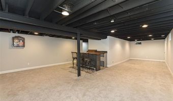 250 Sunset Dr, Ballwin, MO 63011
