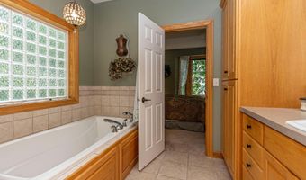 1728 Golden Dr SW, Alexandria, MN 56308