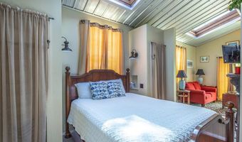 19 Leslie St, Apalachicola, FL 32320