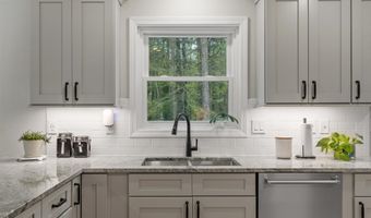 20 Lamplight Dr 29, Atkinson, NH 03811