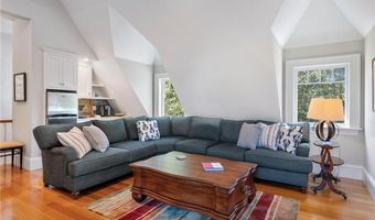 10 Ocean Lawn Ln, Newport, RI 02840