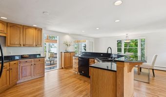 3 Tidewater Cv, Falmouth, ME 04105