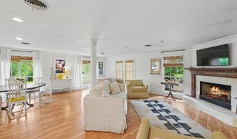 506 Esplanade Ave, Bay St. Louis, MS 39520