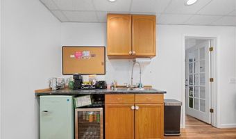 15 Thomas St, North Providence, RI 02911