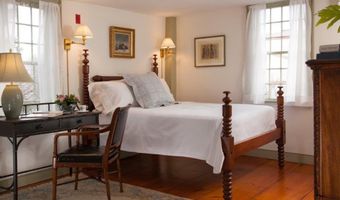 37 Marsh St, Newport, RI 02840