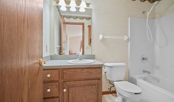 209 Greenbriar Ln, Dalton, OH 44618