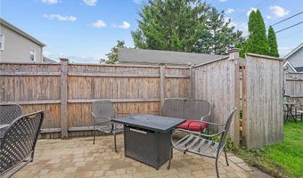 12 Hammond St, Newport, RI 02840