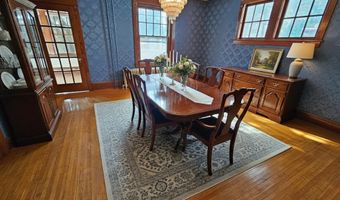 320 S 9TH St, Akron, PA 17501