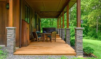 4 Spruce Mountain Trl, Danbury, CT 06810