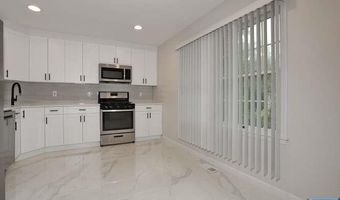 90 Elm St, Allendale, NJ 07401