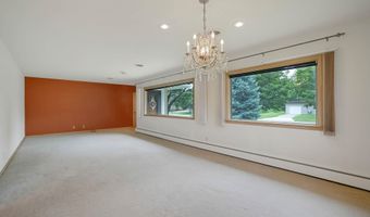 607 Parriott St, Aplington, IA 50604