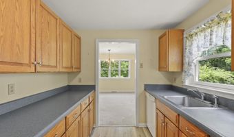 18 Harbor Hill Dr, Bourne, MA 02532
