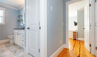 19 Eustis Ave, Newport, RI 02840