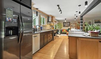 70 Lindley Ave, North Kingstown, RI 02852