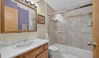 1299 Bentwood Ct, Altoona, IA 50009