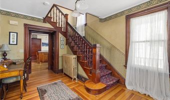 99 Roseneath Ave, Newport, RI 02840