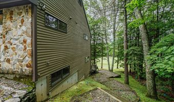 15 Inverness Rd, Falmouth, ME 04105