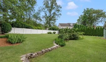61 Applegate Rd, Cranston, RI 02920
