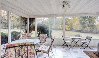 9 S Amundsen Ln, Airmont, NY 10901