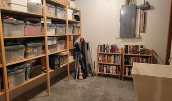 611 Spring View Cir, Beatrice, NE 68310