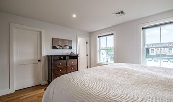 5 Goldfinch Dr, Falmouth, ME 04105