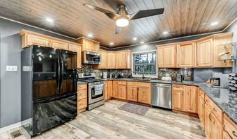 111 Elm Dr, Blakeslee, PA 18610