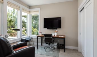 2100 NW Newport Hills Dr, Bend, OR 97703