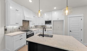 30 Benwick Ln, Bella Vista, AR 72714