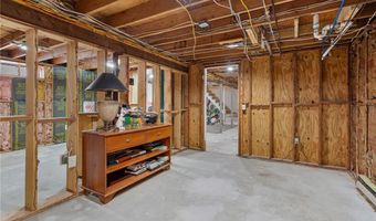 1958 Cranston St, Cranston, RI 02920
