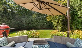 71 West Ave, Darien, CT 06820