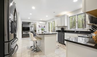 15 Roosevelt Dr, Bedford, NH 03110