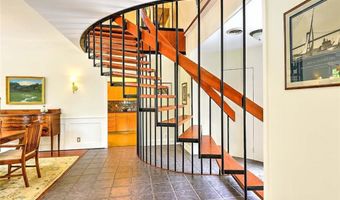12 Howe St, Bristol, RI 02809