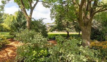 W2567 RIDGEBROOK Court, Appleton, WI 54915