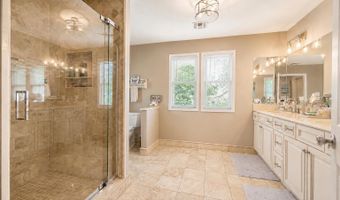 71 Compton St, Belford, NJ 07718