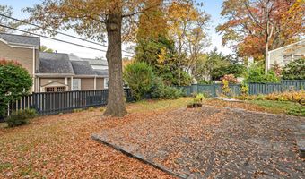 2700 N DINWIDDIE St N, Arlington, VA 22207
